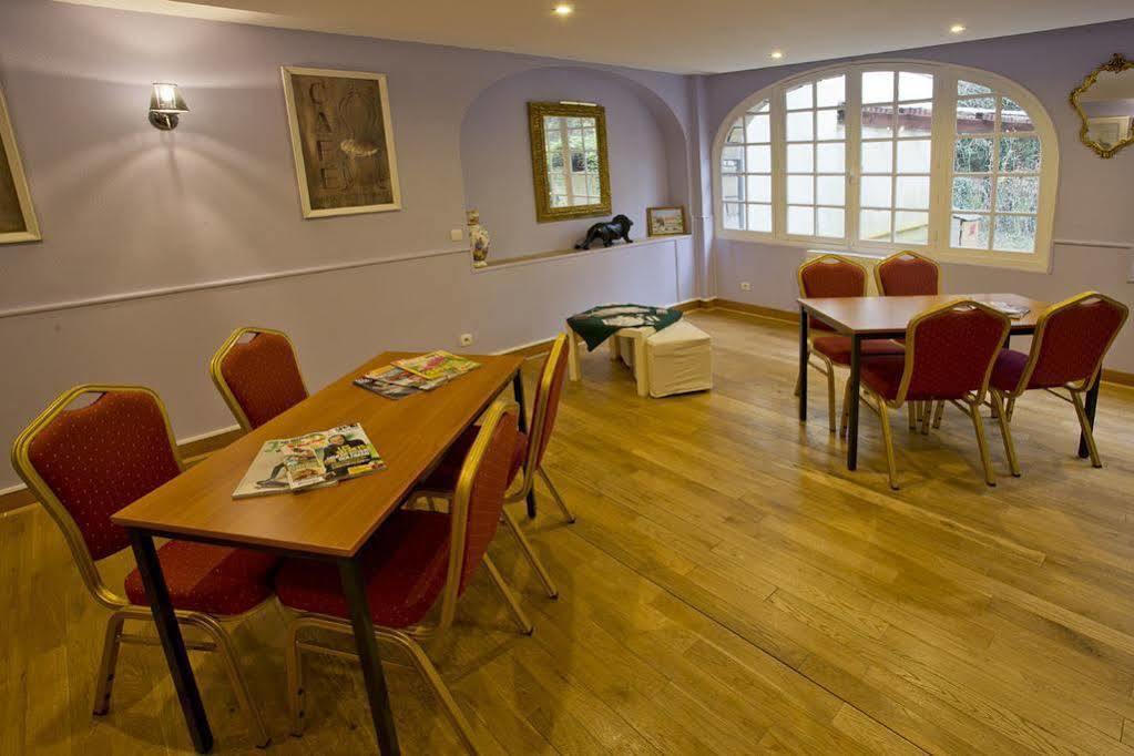 Hostellerie Du Lys Lamorlaye Exterior photo